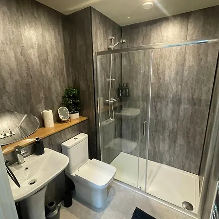 Chic In Leeds (West Yorkshire)